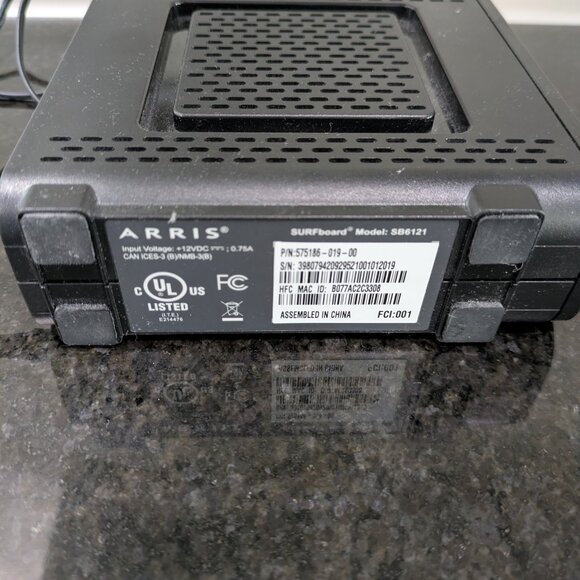 Motorola SURFboard eXtreme High-Speed Wired 3.0 Cable Modem Model SB6121 - Picture 2 of 6